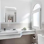 Con Piscina Climatizada Y Vistas Al Golf Villa Estepona