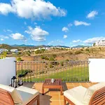 Villa Con Piscina Climatizada Y Vistas Al Golf Estepona