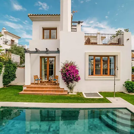 Villa Con Piscina Climatizada Y Vistas Al Golf