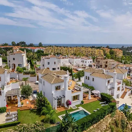 Villa Con Piscina Climatizada Y Vistas Al Golf Villa Estepona