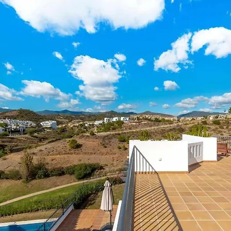 Villa Con Piscina Climatizada Y Vistas Al Golf