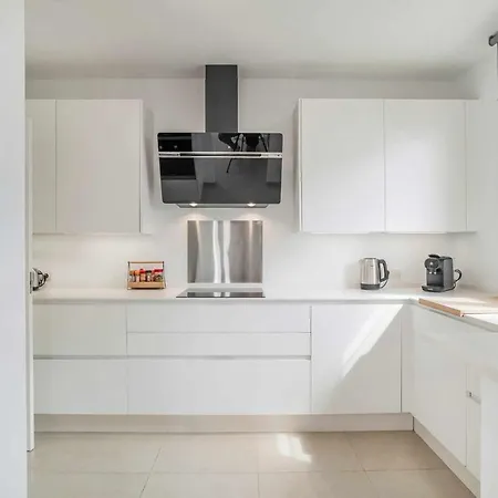 Villa Con Piscina Climatizada Y Vistas Al Golf Estepona